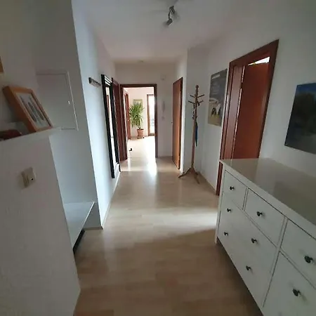 Familienfreundliches Dachgeschoss-apartment Am Stadtrand Von * Лейпциг