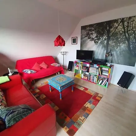 Familienfreundliches Dachgeschoss-apartment Am Stadtrand Von *
