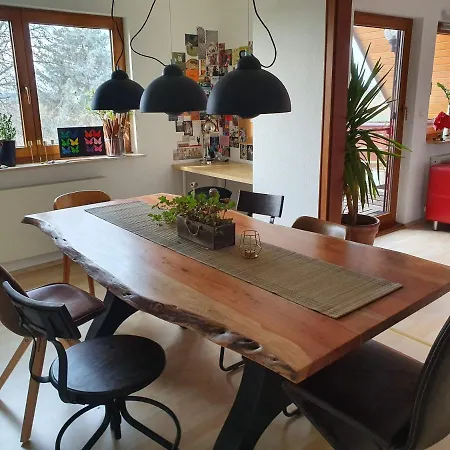 Апартаменты Familienfreundliches Dachgeschoss-apartment Am Stadtrand Von