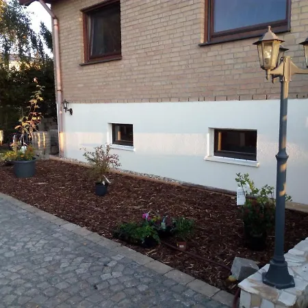 Апартаменты Familienfreundliches Dachgeschoss-apartment Am Stadtrand Von *