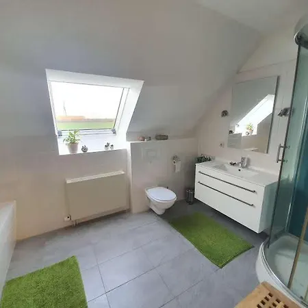 Familienfreundliches Dachgeschoss-apartment Am Stadtrand Von Appartement Leipzig