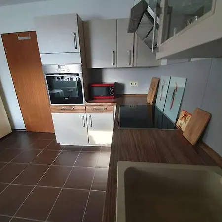 Familienfreundliches Dachgeschoss-apartment Am Stadtrand Von *