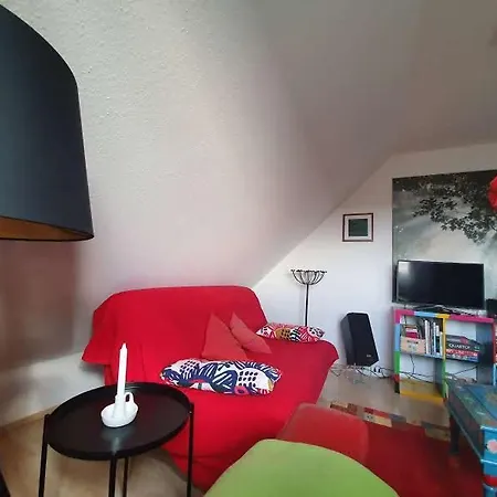 Appartement Familienfreundliches Dachgeschoss-apartment Am Stadtrand Von